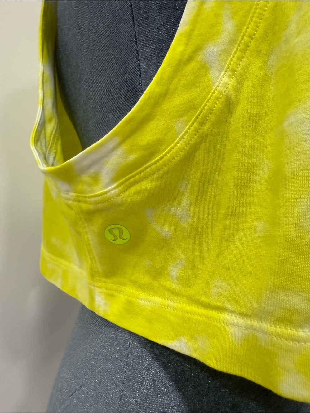 Lululemon Cropped Tie Dye Tank Top - Picture 4 of 4